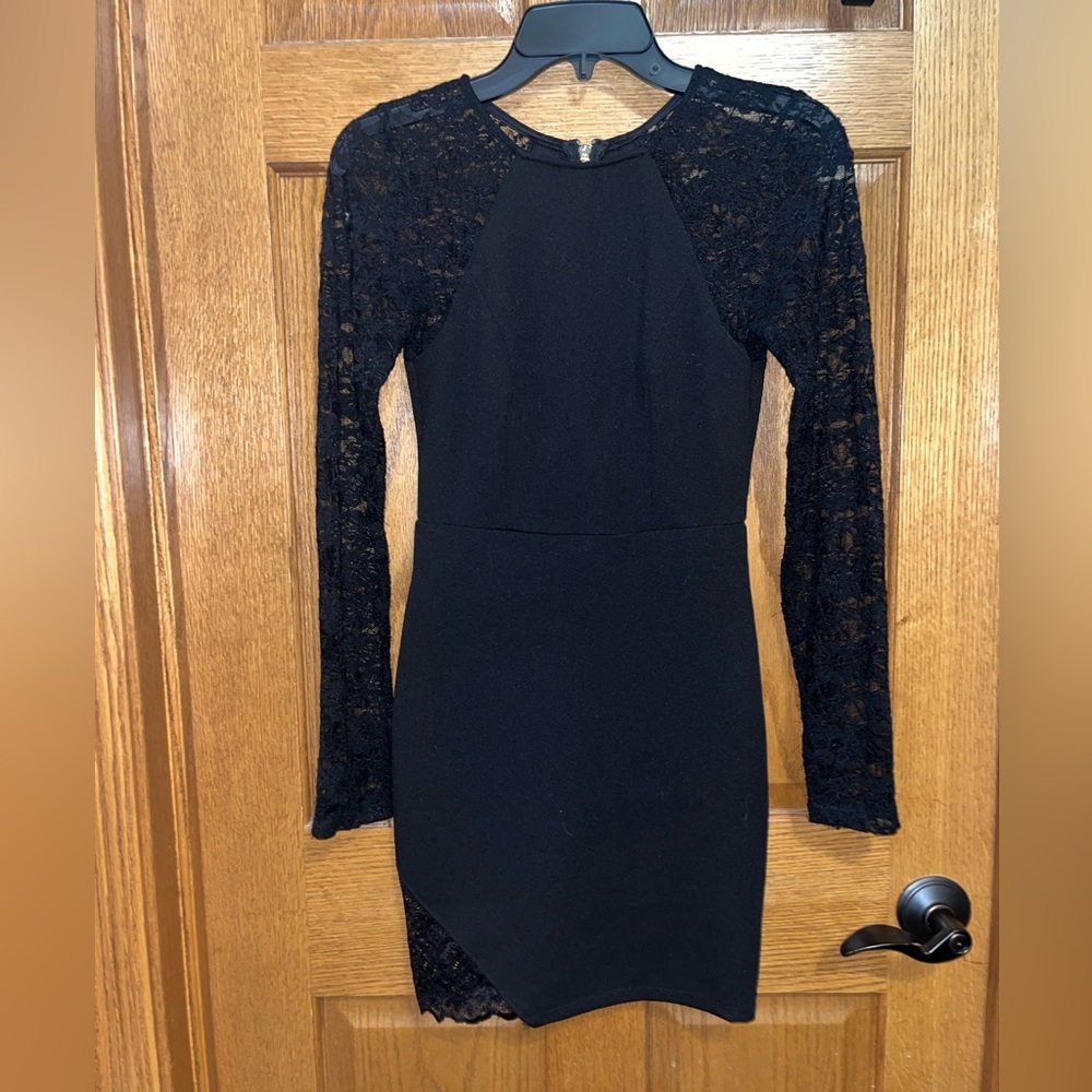 All black midi dress with lace sleeves
Emerald Sundae size XS